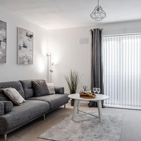 Lovely Modern 2 Bed City Centre Apartment With Free Parking - Double Or Twin Beds Available Wolverhampton Exterior photo