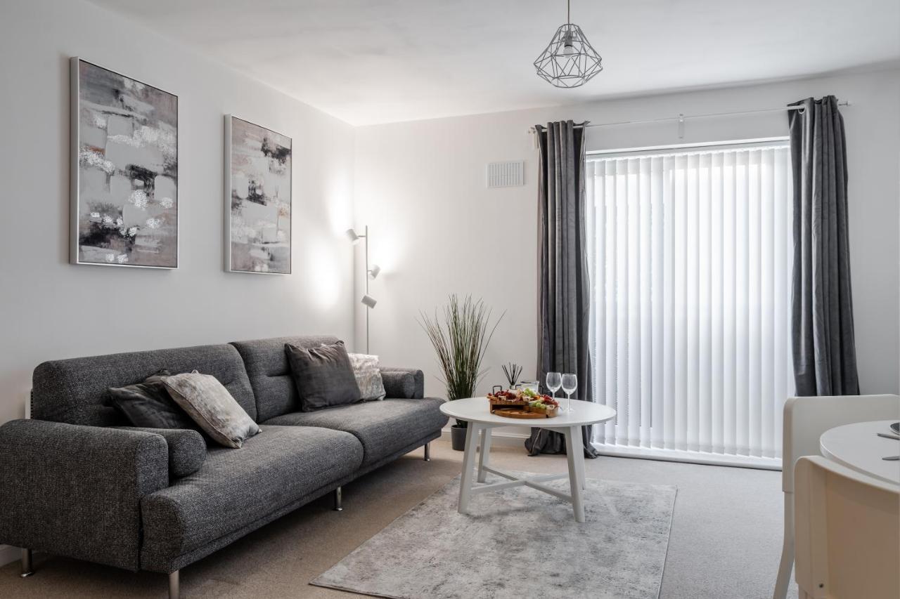 Lovely Modern 2 Bed City Centre Apartment With Free Parking - Double Or Twin Beds Available Wolverhampton Exterior photo