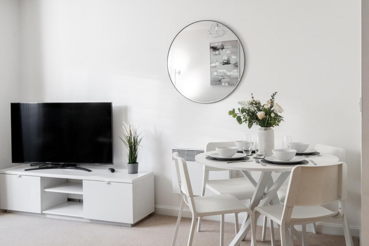 Lovely Modern 2 Bed City Centre Apartment With Free Parking - Double Or Twin Beds Available Wolverhampton Exterior photo