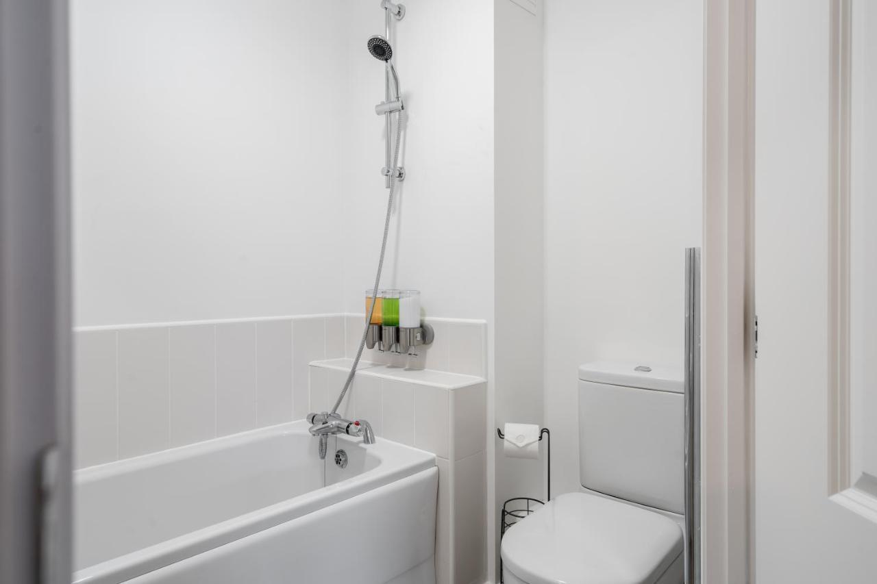 Lovely Modern 2 Bed City Centre Apartment With Free Parking - Double Or Twin Beds Available Wolverhampton Exterior photo