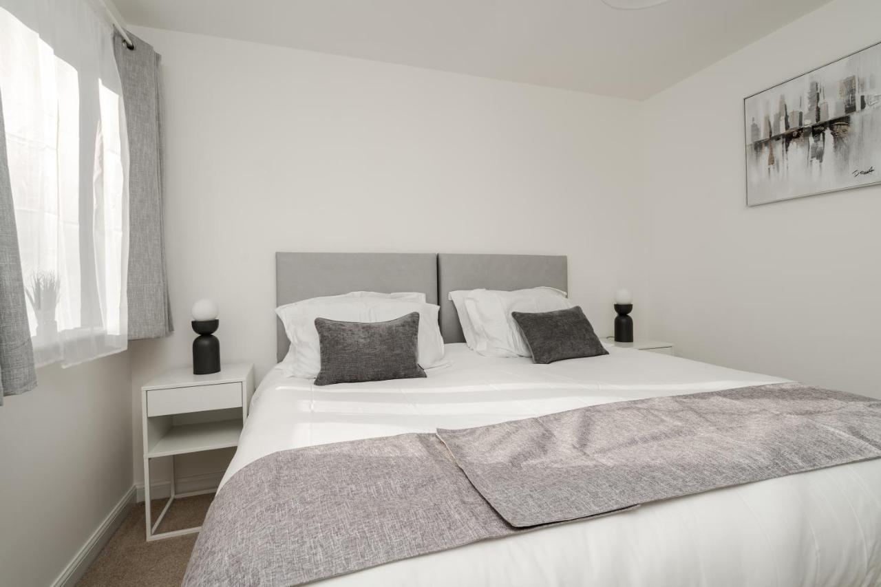 Lovely Modern 2 Bed City Centre Apartment With Free Parking - Double Or Twin Beds Available Wolverhampton Exterior photo