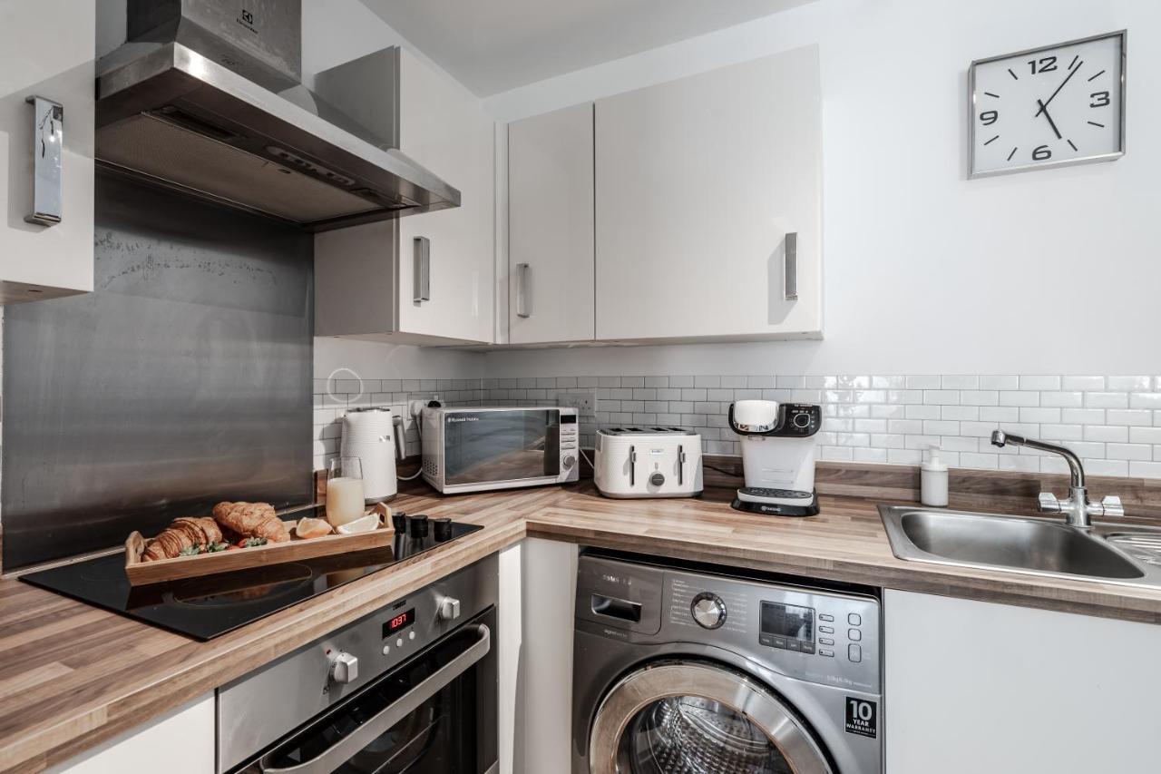 Lovely Modern 2 Bed City Centre Apartment With Free Parking - Double Or Twin Beds Available Wolverhampton Exterior photo