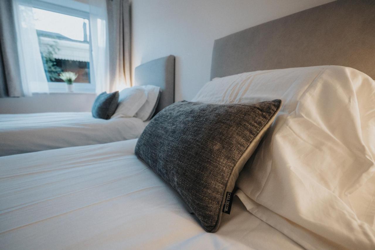 Lovely Modern 2 Bed City Centre Apartment With Free Parking - Double Or Twin Beds Available Wolverhampton Exterior photo