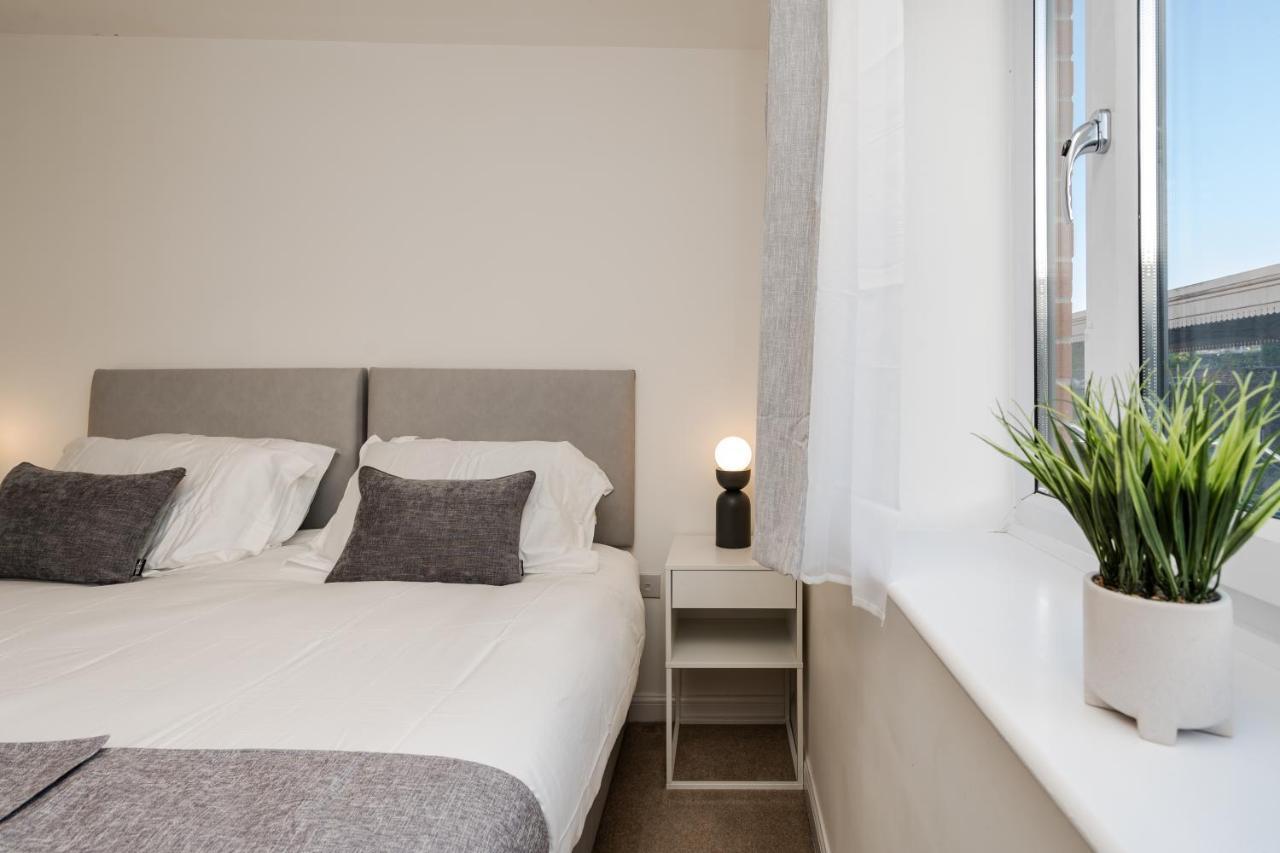 Lovely Modern 2 Bed City Centre Apartment With Free Parking - Double Or Twin Beds Available Wolverhampton Exterior photo