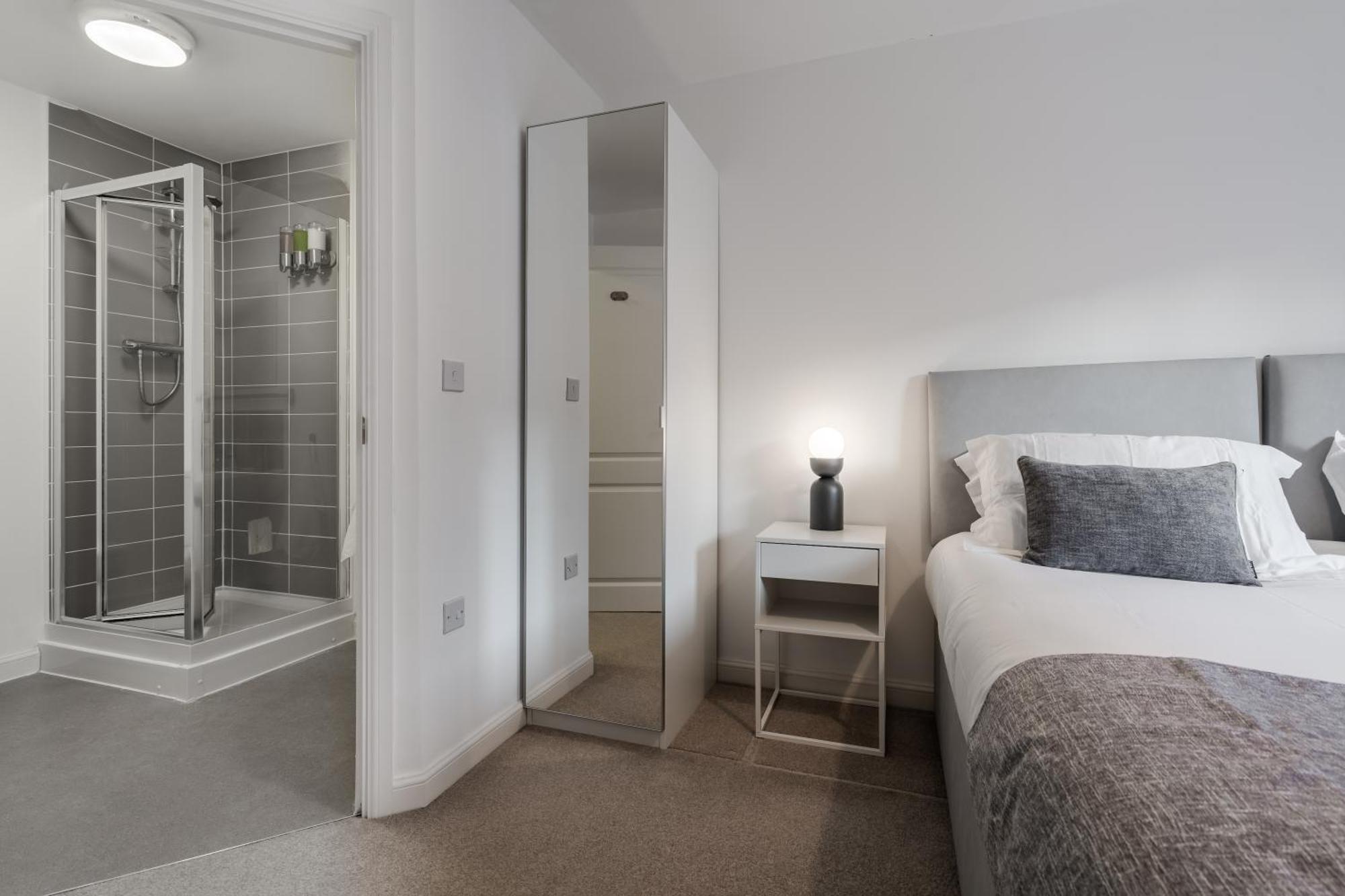 Lovely Modern 2 Bed City Centre Apartment With Free Parking - Double Or Twin Beds Available Wolverhampton Exterior photo
