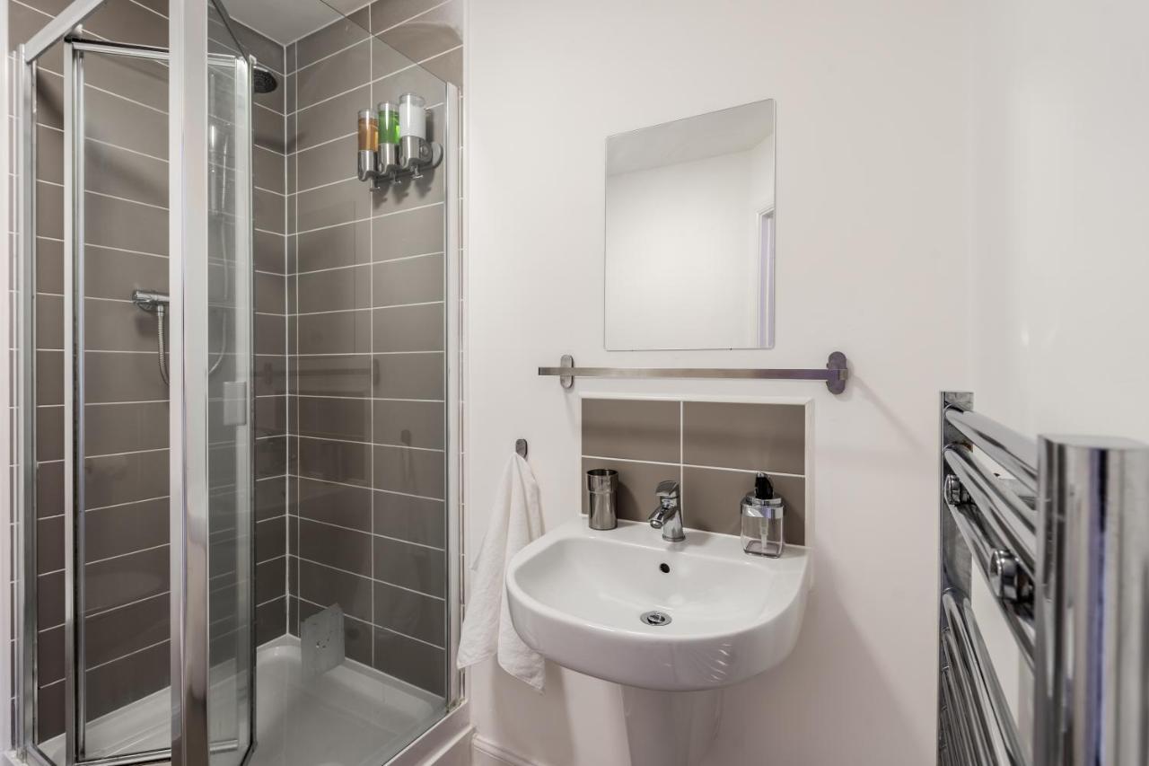 Lovely Modern 2 Bed City Centre Apartment With Free Parking - Double Or Twin Beds Available Wolverhampton Exterior photo