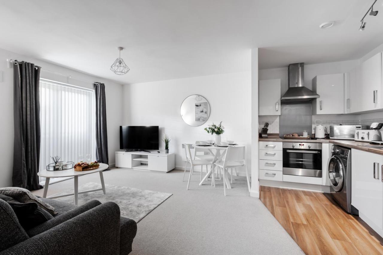 Lovely Modern 2 Bed City Centre Apartment With Free Parking - Double Or Twin Beds Available Wolverhampton Exterior photo
