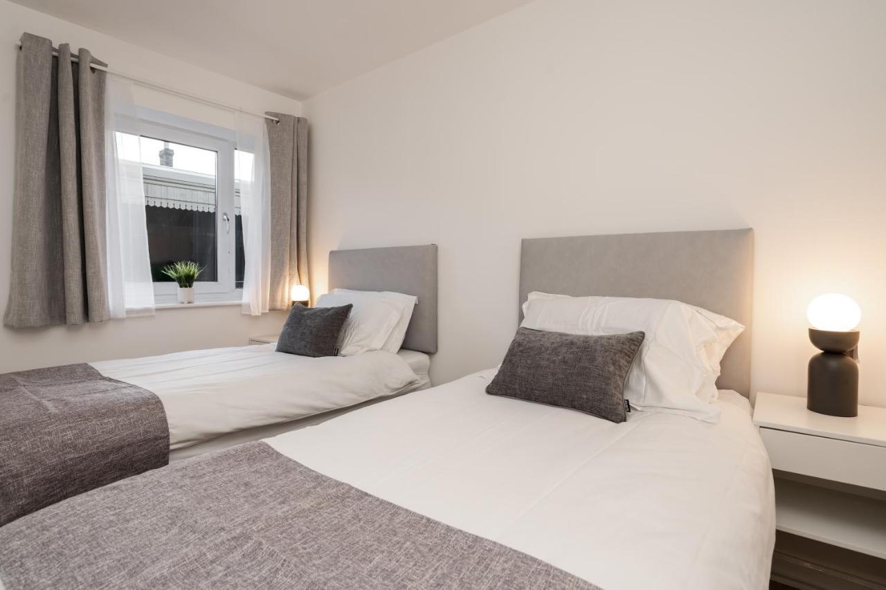 Lovely Modern 2 Bed City Centre Apartment With Free Parking - Double Or Twin Beds Available Wolverhampton Exterior photo