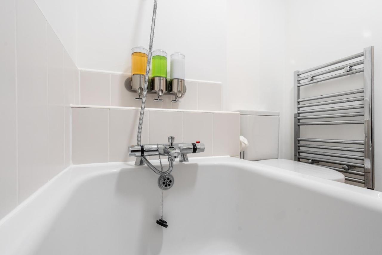 Lovely Modern 2 Bed City Centre Apartment With Free Parking - Double Or Twin Beds Available Wolverhampton Exterior photo